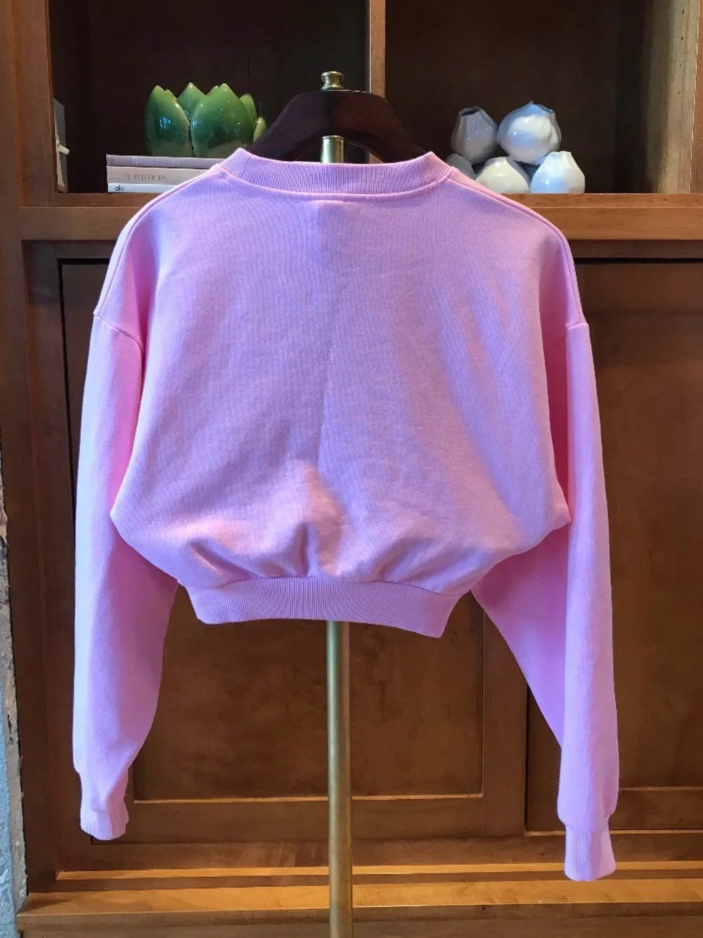 ALO SWEET PINK CROPPED ACCOLADE CREWNECK SWEATSHIRT